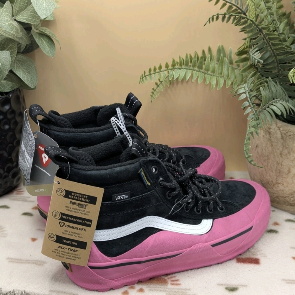 New Vans Otw High MTE Women's Size 9.5 Pink Black Winter Boots High Top Shoes